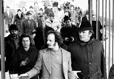 The shift change at the Opel factory gate in Bochum on 29.1.1975, Germany, Europe