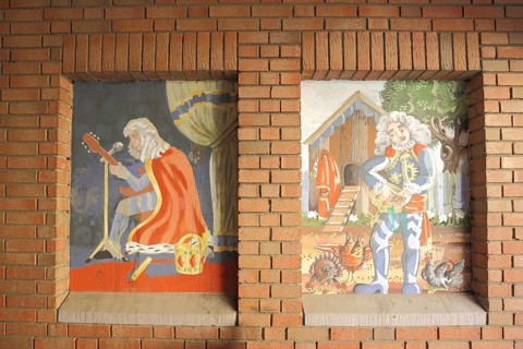 Two murals at the Haus Zum Römischen Kaiser, historical, traditional costume, clothing, guitarist,