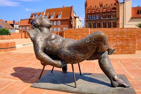 Sculpture Reclining Sofia by Bärbel Dieckmann, erected in the bricked-up ground plan of the ruins
