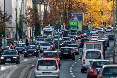 Gladbecker Straße in Essen, B224, inner-city street in Essen heavily polluted by air pollution,