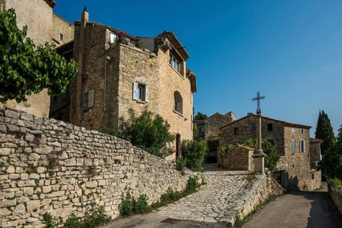 Medieval mountain village, Crestet, Vaucluse department, Provence, Provence-Alpes-Côte dAzur,
