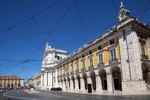 Rua Alfandega, right Ministry of Justice, Commercial Square, Praça do Comercio, Baixa