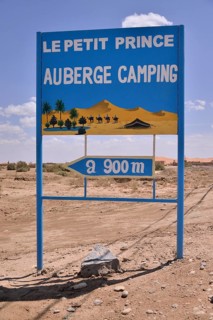 Sign "Auberge Camping", Sahara, Merzouga, Meknès-Tafilalet region, Morocco, Africa