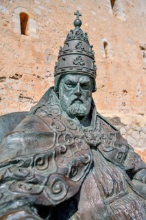 Monument to Pope Pedro de Luna (1342-1423), also known as Benedict XIII or Papa Luna, Peñíscola,