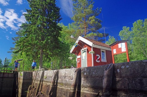 Small red wooden house in a lock, idyll, lockkeeper's house, Dalsland Canal, Sweden, Europe