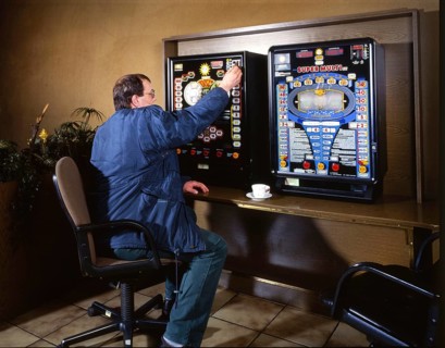 Gambling in an arcade, here on 20.7.1992 in Iserlohn, can become an addiction, Germany, Europe
