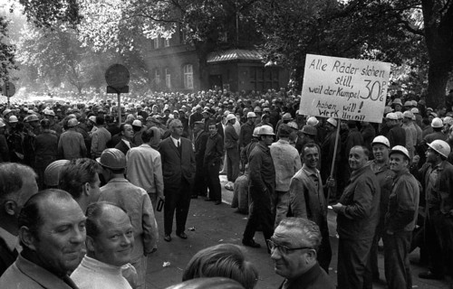 With a siege and temporary occupation of the Hoesch AG headquarters on 11.9.1969, spontaneous