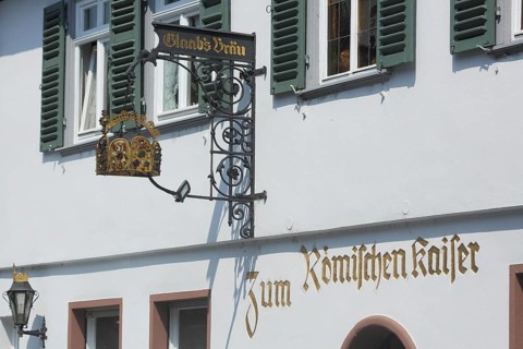 Nose plate with crown from the restaurant Zum römischen Kaiser, brewery, Glaabsbräu, inscription,