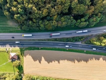 A8 motorway near Hohenstadt in the Swabian Alb. The two directional carriageways separate here. For