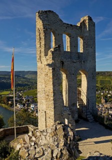 Ruin of Grevenburg Castle with view of the Moselle, Traben-Trarbach, Middle Moselle,