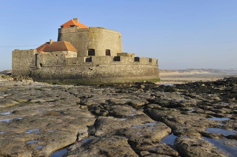 Vauban's Fort Mahon on the beach at Ambleteuse, Côte d'Opale, Opal Coast, France, Europe