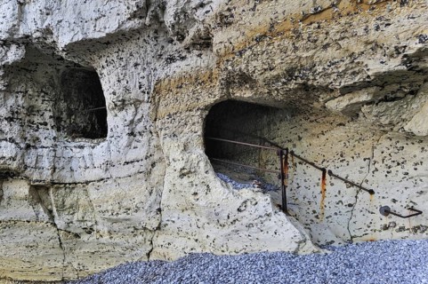 Trou à l'Homme, a passage tunnelling through the chalk cliff Porte D'Aval at Etretat, Côte
