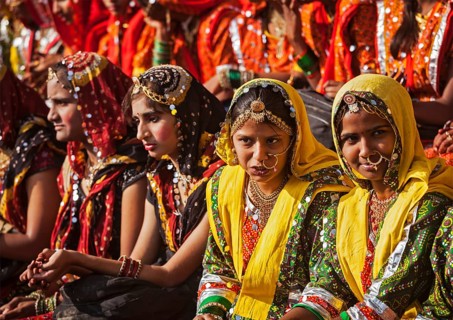 PUSHKAR, INDIA, NOVEMBER 21, 2012: Unidentified Rajasthani girls in traditional outfits prepare for