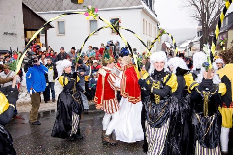 The ski and ice carnival in Geising is one of the highlights of the winter season in the Ore
