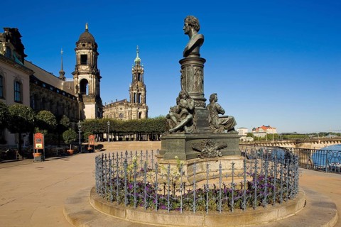 Rietscheldenkmal The Brühl's Terrace is an architectural ensemble and tourist attraction in Dresden