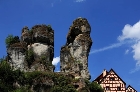 Felsburg and half-timbered house of the Franconian Switzerland Museum, former Judenhof, in