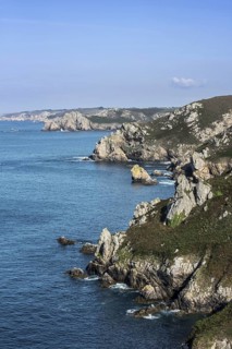 Sea cliffs at the Pointe de Penharn, Cléden-Cap-Sizun, Finistère, Brittany, France, Europe