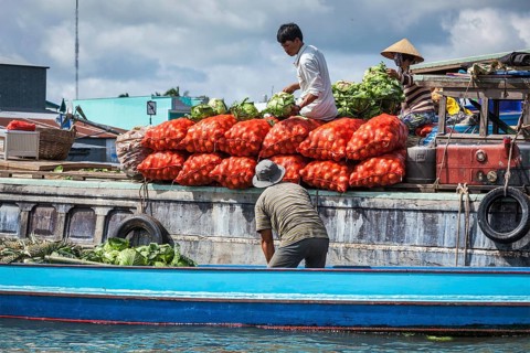 CAN THO, VIETNAM, 4 JUNE, 2011: Unidentified people at floating market in Mekong river delta. Cai