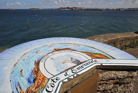 Saint-Malo seen from viewpoint at the Pointe du Moulinet, Dinard, Brittany, France, Europe