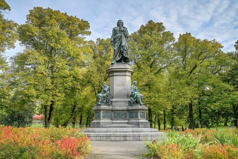 Carl von Linné monument, Humlegarden Royal Garden, Karlaväge, Stockholm, Sweden, Europe