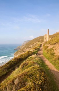 Ruins of Towanroath Pumping House at the Wheal Coates Tin Mine, St Agnes Head, Cornwall, England,