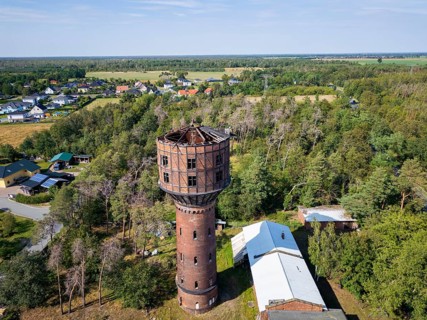 Water tower in Neudorf, the ruinous but imposing building is to be sold again, Water tower,