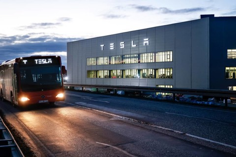 The Tesla bus drives past the battery factory of the Tesla plant, Grünheide, 13.01.2023
