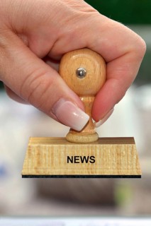 Symbol photo, woman's hand with stamp, inscription: News, Studio