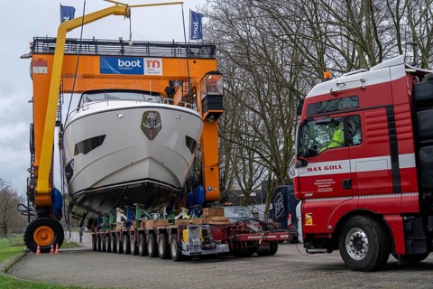 Craning the €6.3 million Sunseeker 88Y motor yacht, weighing 82 tonnes, in preparation for the