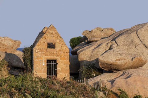 17th century gunpowder magazine along the Côte de granit rose, Pink Granite Coast at Ploumanac'h,