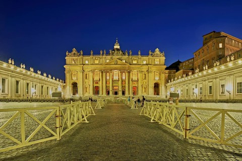 Cathedral, St Peter, St Peter's Basilica, Vatican palaces, St Peter's Square, Vatican at dusk,
