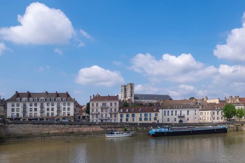 Row of houses on the banks of the Saone, Chalon-sur-Saone, Burgundy, France, Europe