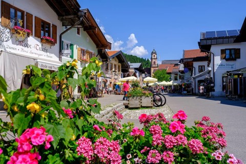 Marktstraße, Mittenwald, Werdenfelser Land, Upper Bavaria, Bavaria, Germany, Europe
