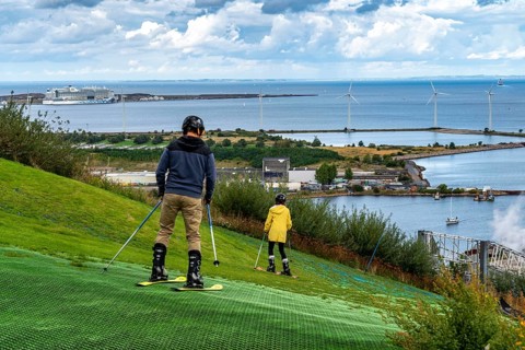 CopenHill, waste incineration plant and artificial ski slope, skiing with a view of the Øresund, 90
