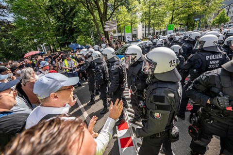 Riots in the run-up to the AFD party conference in Essen, demonstrators try to prevent AFD