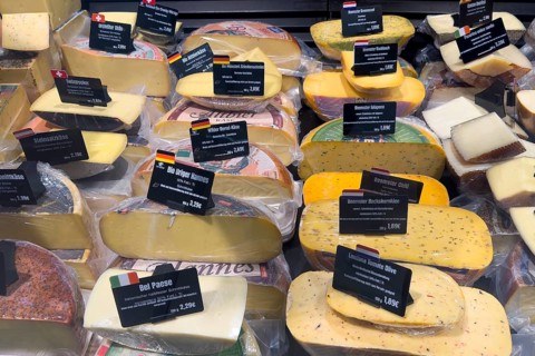 Cheese assortment Assortment of international cheeses Cheese specialities from various European