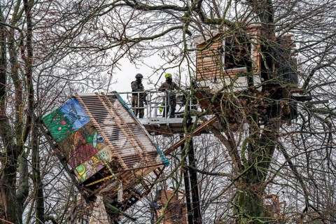 2nd day of the clearing of the hamlet Lützerath, by the police, of tree houses and huts, of climate