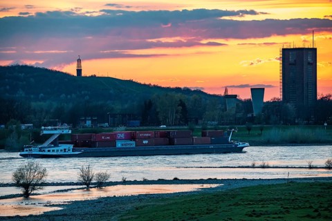 Cargo ship on the Rhine near Duisburg-Beeckerwerth, Rheinpreussen spoil tip in Mörs, spoil tip sign