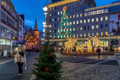 The city centre of Bochum, Dr.-Ruer-Platz, Pauluskirche, on the day of the opening of the Christmas