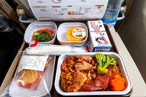 Aeroplane meal in the COMAC C919 aircraft of China Eastern with the registration number B-919F at