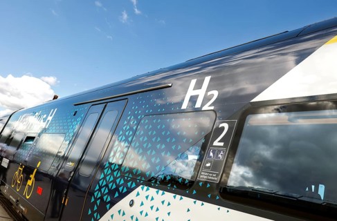 The locomotive of the Mireo Plus H hydrogen train at the InnoTrans trade fair. Siemens Mobility