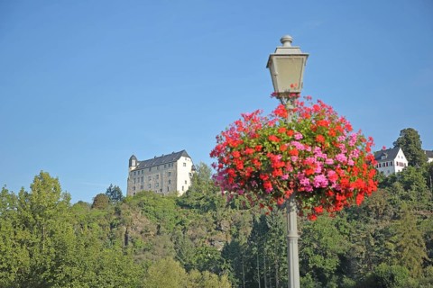 Schadeck Castle built in 1288 and street lamp with floral decoration, flowers, Runkel, Westerwald,