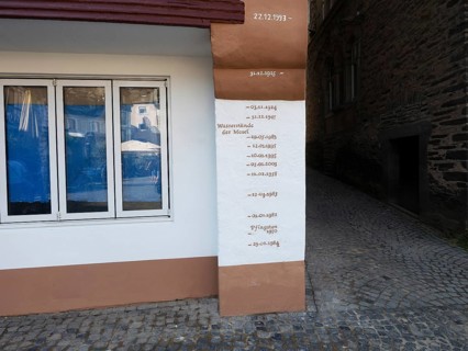Flood level display of the Moselle in Bernkastel, Rhineland-Palatinate, Germany, Europe