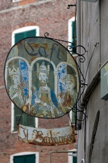 Old nose sign from Cafè Il Barbarossa, Piano di Sant'Andrea, 21-23 R, Genoa, Italy, Europe