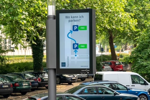 Smart Poles, intelligent street lamps, test run, EON and the city of Essen are testing street lamps