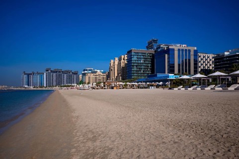 Hotel NH Collection, Hotel Fairmont The Palm Jumeirah, Hotel VOCO Dubai The Palm, behind Hotel The