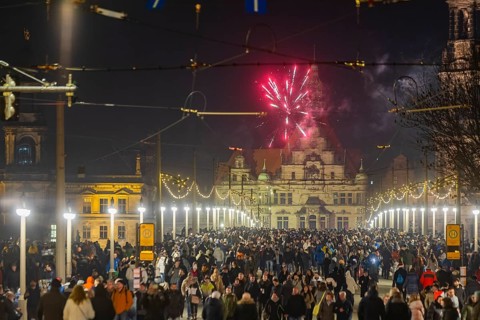 New Year's Eve in Dresden's Old Town, the Augustus Bridge finally proves itself as a pedestrian