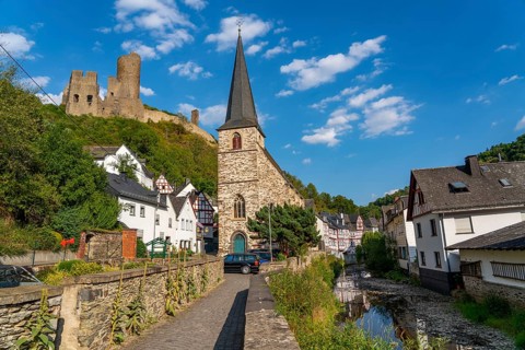 Monreal, idyllic half-timbered village in the Elz valley, ruins of the Löwenburg castle, in the