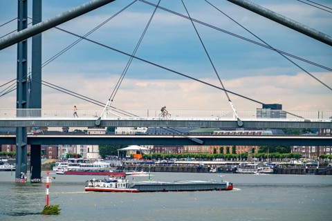 Pedestrian bridge over the Medienhafen, harbour entrance and Rheinkniebrücke, over the Rhine near