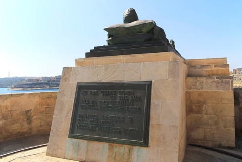 Recumbent figure sculpture by Michael Sandle memorial for 1940-1943 siege, Grand Harbour, Valletta,